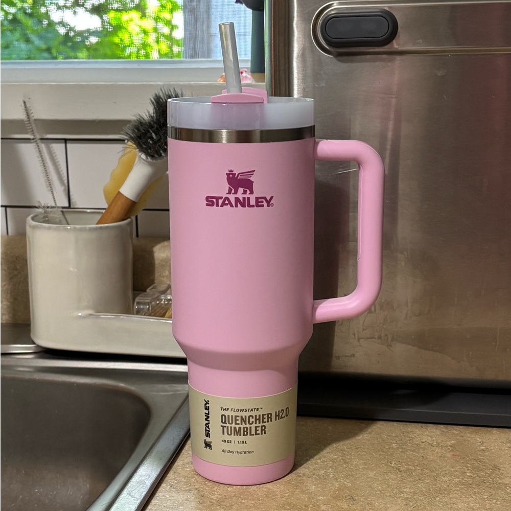 Stanley Quencher H2.0 Insulated 40oz Tumbler - Cherry Blossom BRAND NEW